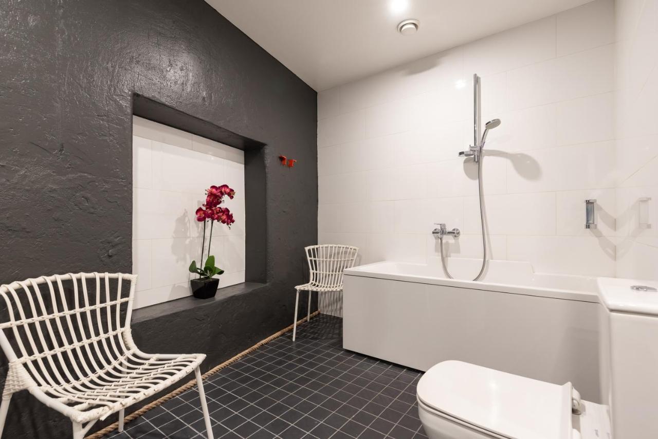 Stylish Apartment With Parking In Telliskivi Tallin Exterior foto