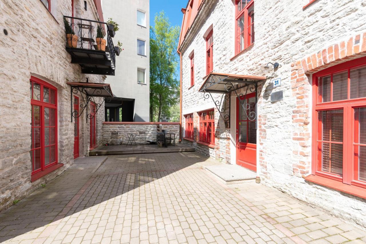 Stylish Apartment With Parking In Telliskivi Tallin Exterior foto